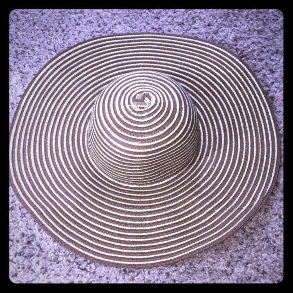 NWOT Gold & Brown Striped Floppy Beach Hat